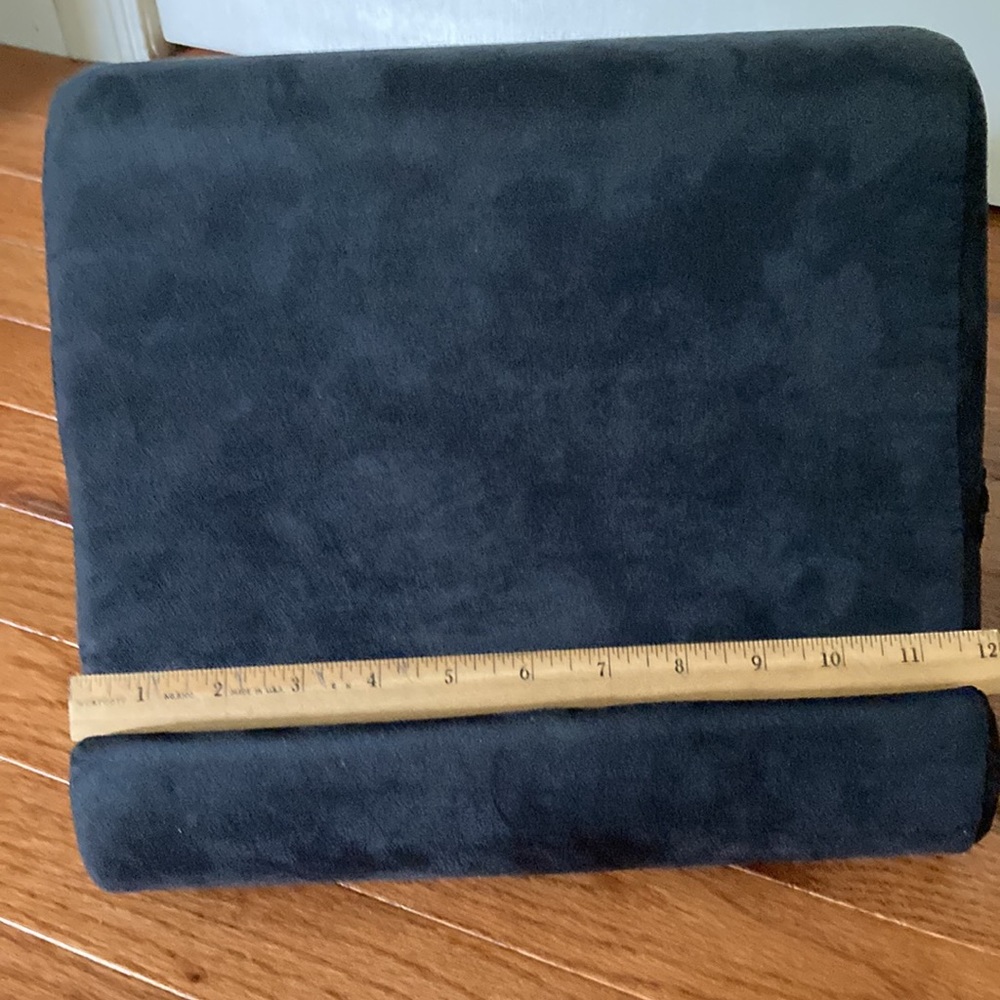 Pillow Pad Laptop/Tablet Stand - Picture 6 of 7